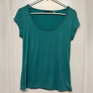 Teal Elie Tahari short-sleeve scoop neck t-shirt in size medium